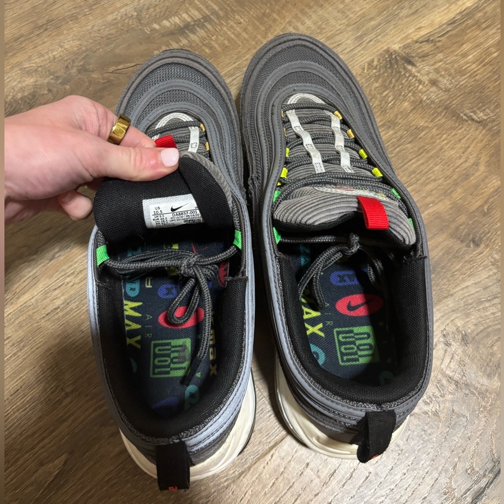 Men's Gray Nike Sneakers - Picture 4 of 4